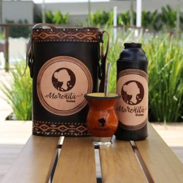 Kit com Cuia, Garrafa Térmica, Mateira e Bomba para Chimarrão Personalizados em Água Boa