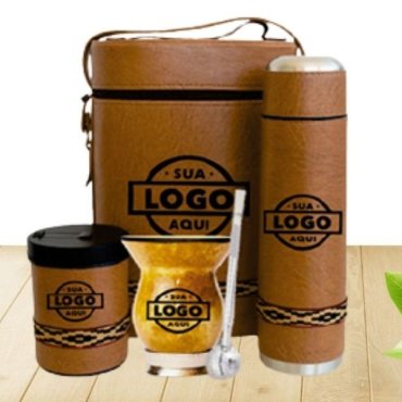 Kit com Cuia, Garrafa Térmica, Mateira, Porta Erva e Bomba para Chimarrão Personalizados em Água Boa
